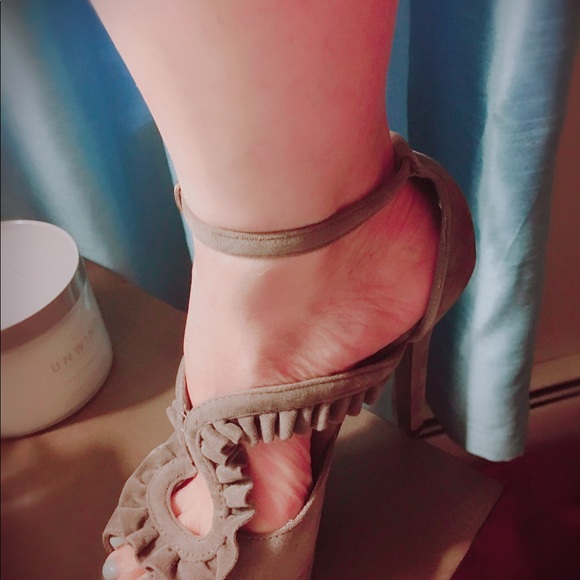 Heels - Picture 6 of 6